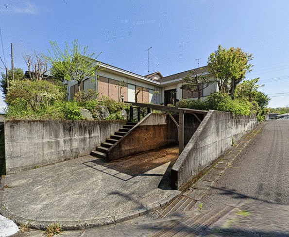 樹々が多く緑に囲まれた住宅でのんびり生活